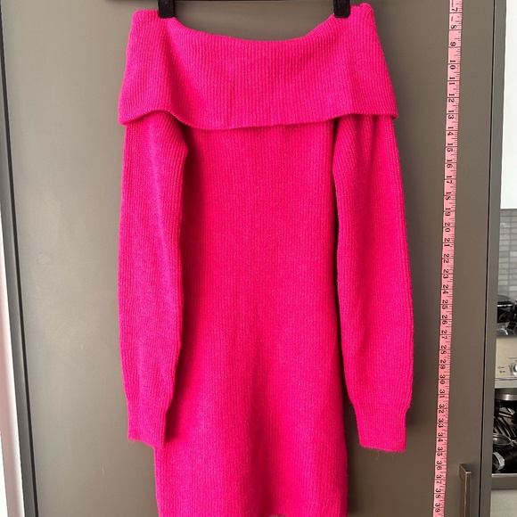 NWT Off-the-shoulder Bodycon Knit Mini Dress Barbie Margot Robbie Wolf of Wall - Picture 7 of 9